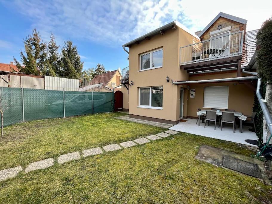 Rabbit Apartman Mosonmagyarovar Exterior photo