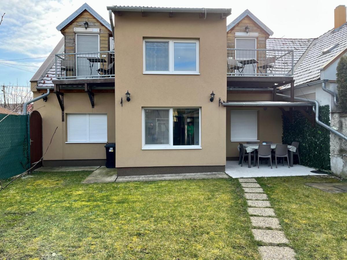 Rabbit Apartman Mosonmagyarovar Exterior photo