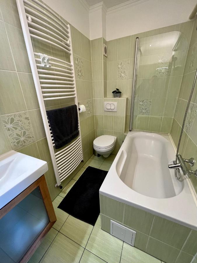 Rabbit Apartman Mosonmagyarovar Exterior photo