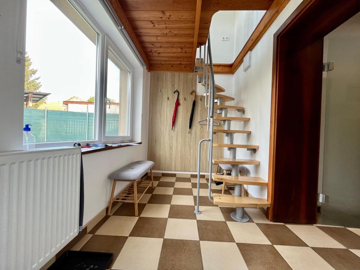 Rabbit Apartman Mosonmagyarovar Exterior photo